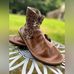 Posh panda brown & cheetah print minimalist moccasins.